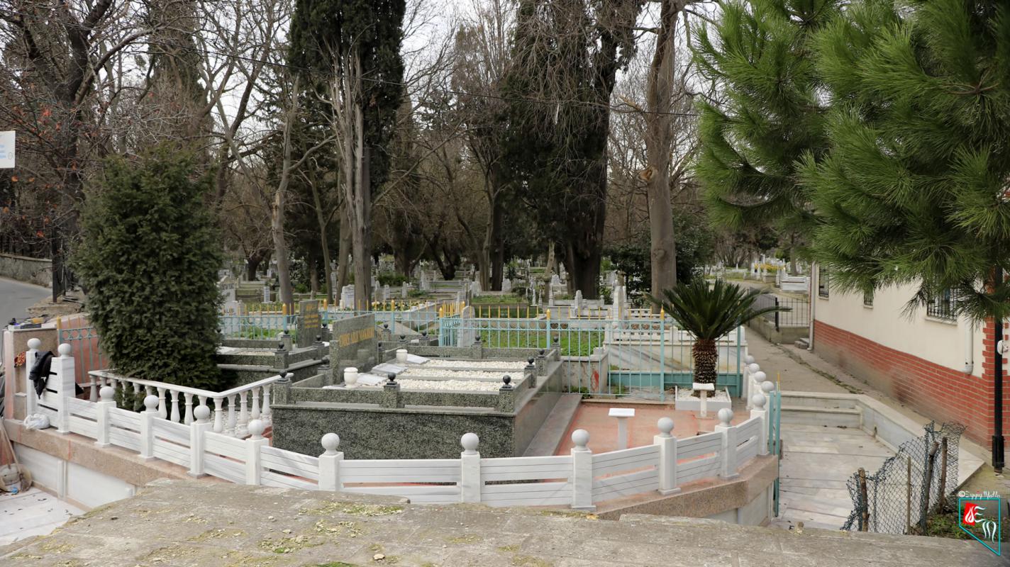Ayvalık Mezarlığı