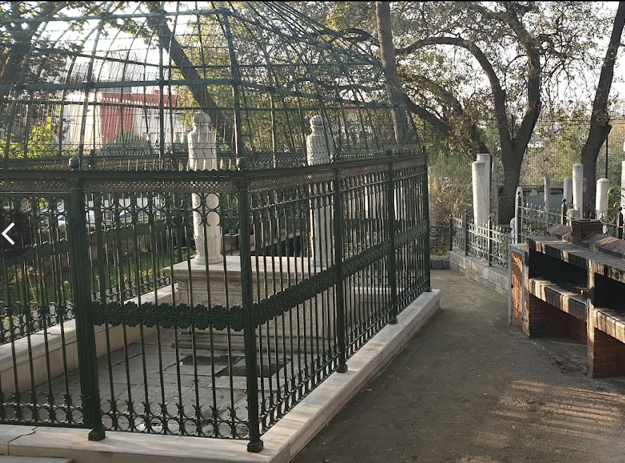 Merdivenköy Mezarlığı