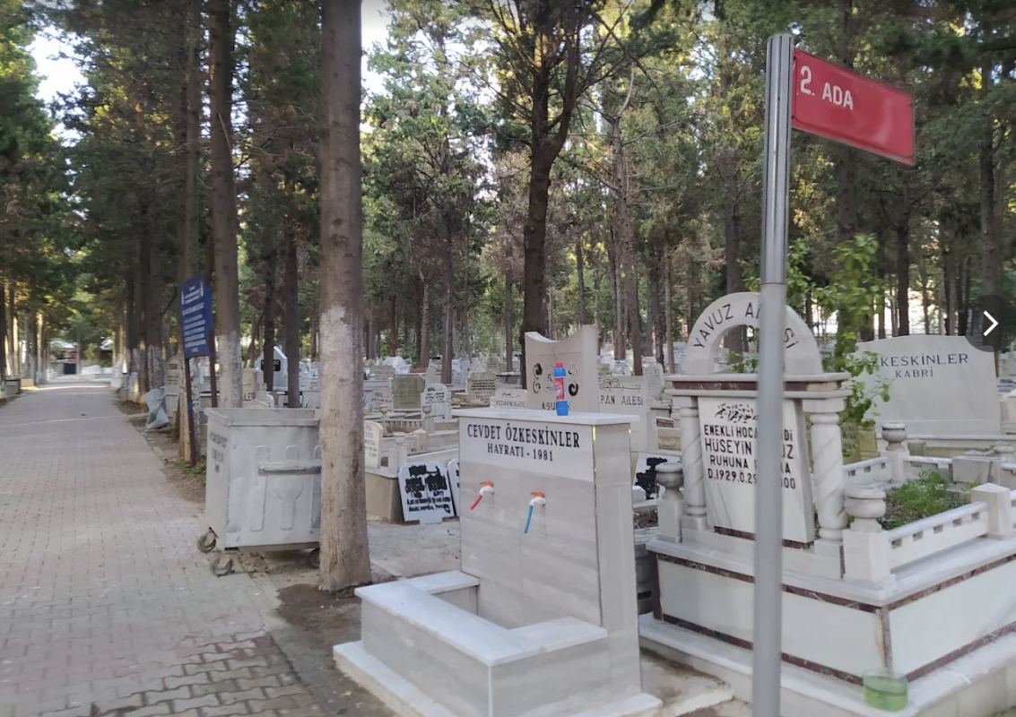 Şenlikköy Mezarlığı